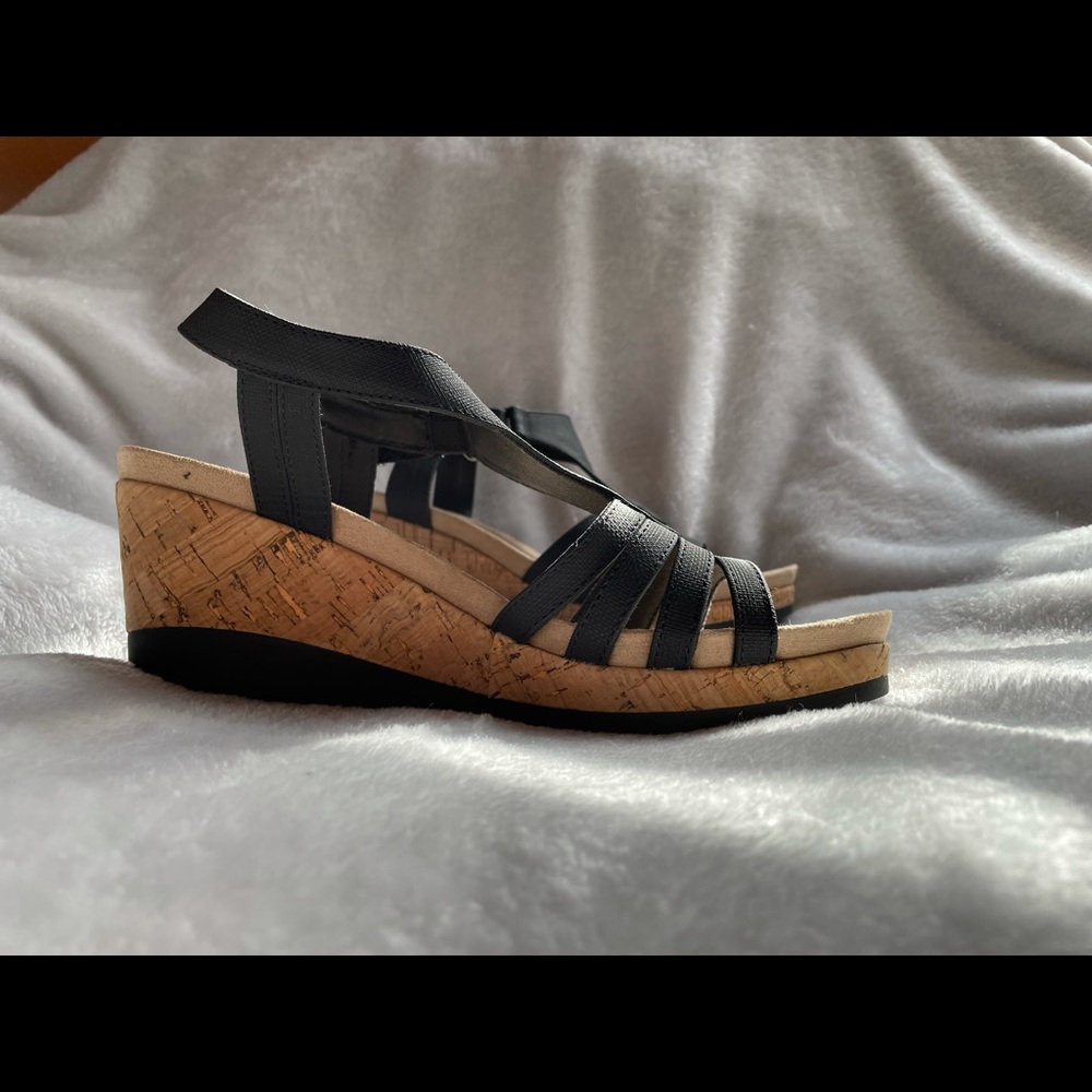 Strapped sandals cork sole